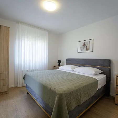 Rita In Pinezici - Haus Fuer 5 Personen * Marčana