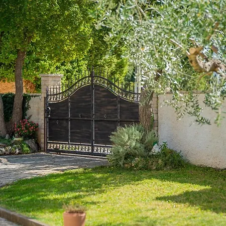 Villa Rita In Pinezici - Haus Fuer 5 Personen Marčana
