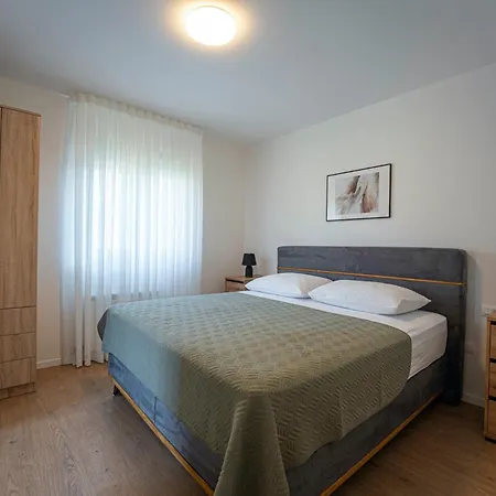 Rita In Pinezici - Haus Fuer 5 Personen