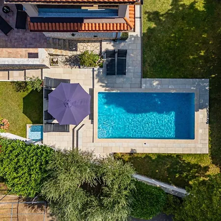Villa Rita In Pinezici - Haus Fuer 5 Personen Marčana
